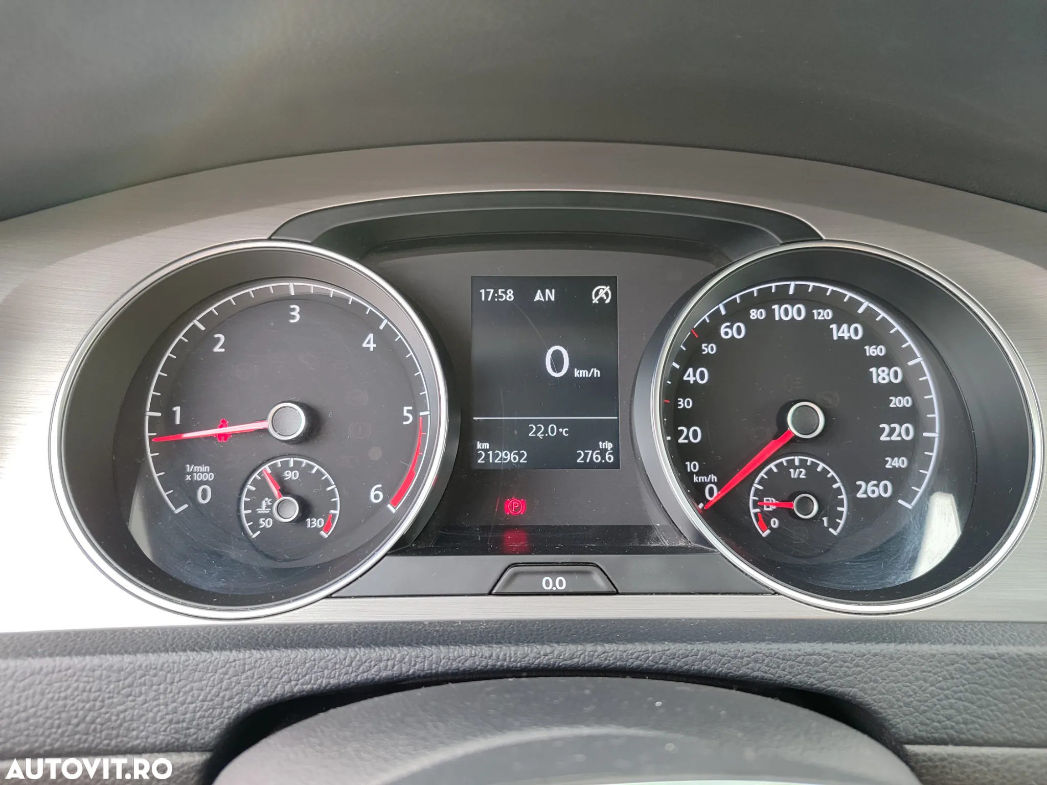 Volkswagen Golf 1.6 TDI BMT Comfortline - 18
