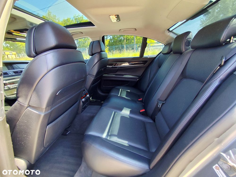 BMW Seria 7 750Li xDrive - 8