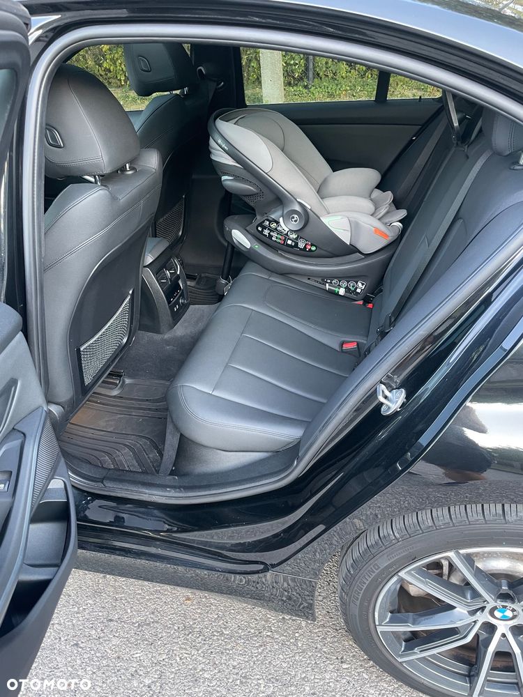 BMW Seria 3 330i - 12