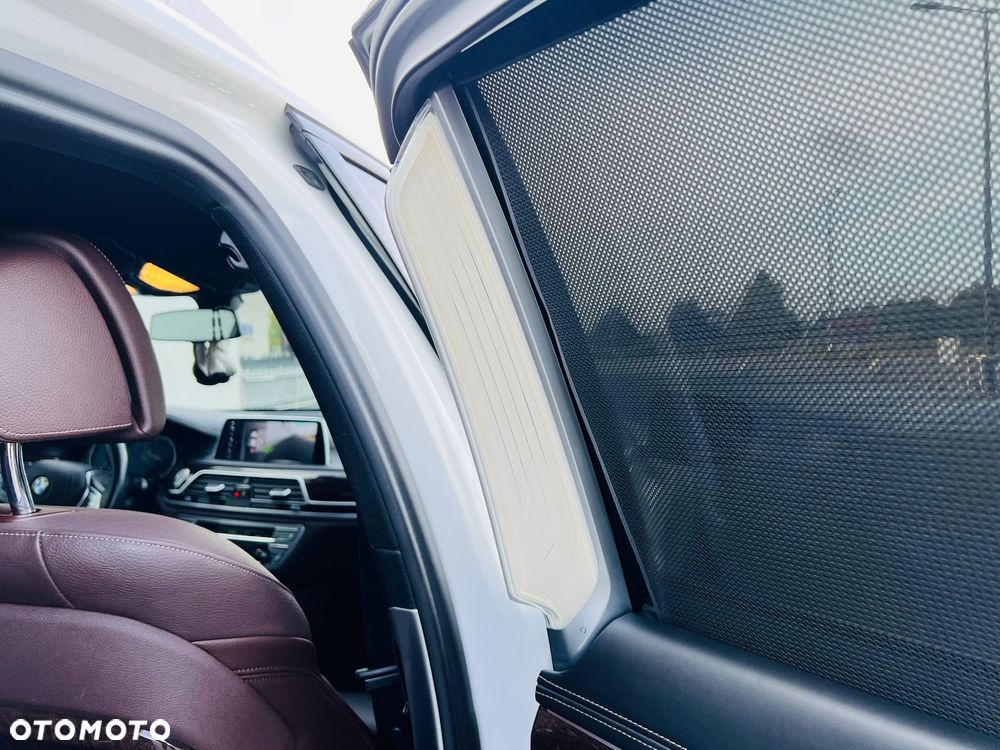 BMW Seria 7 740Li - 26