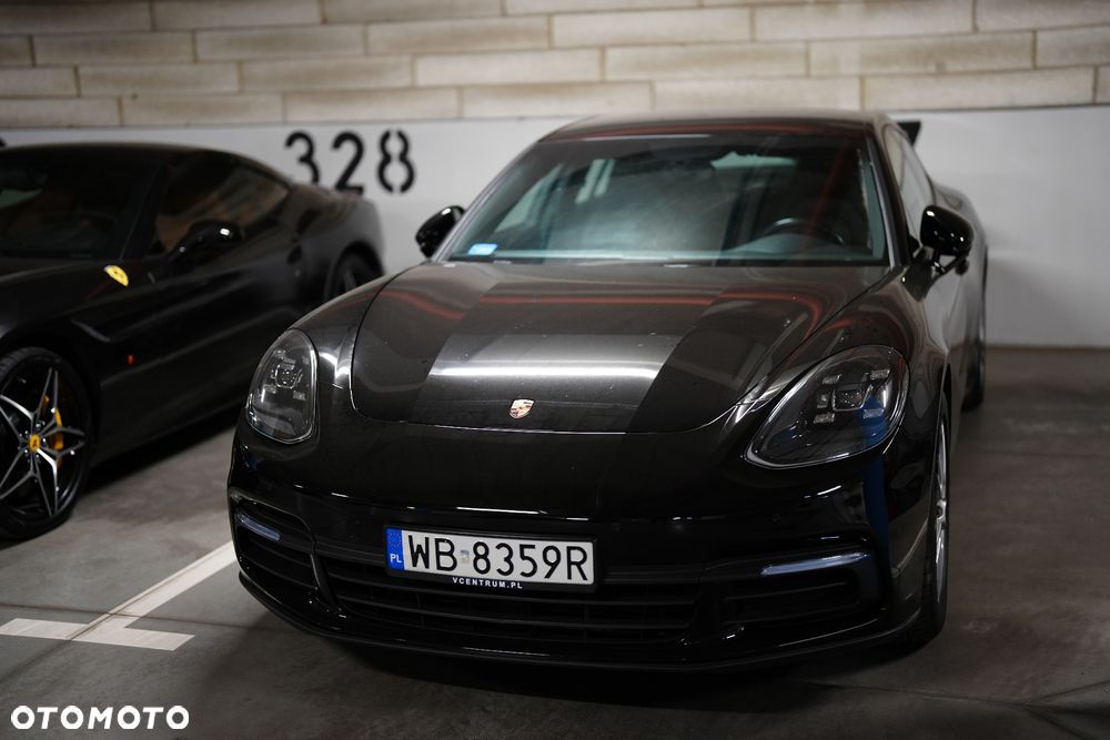 Porsche Panamera Standard - 1
