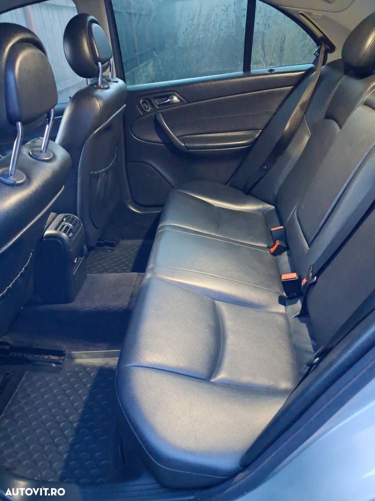 Mercedes-Benz C - 12