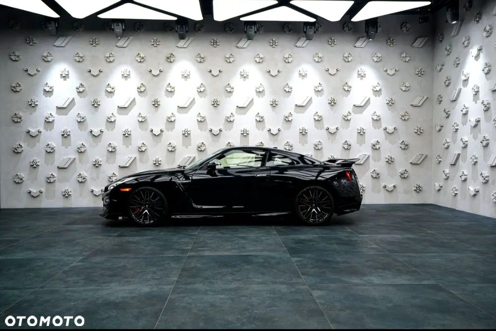 Nissan GT-R - 8
