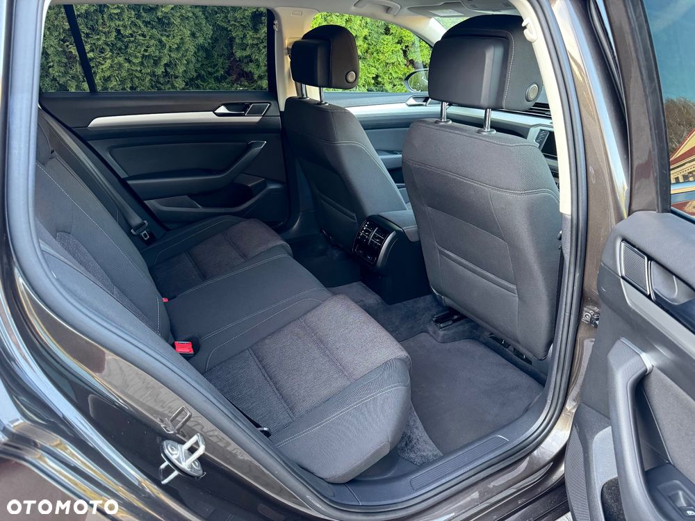 Volkswagen Passat 2.0 TDI (BlueMotion Technology) Comfortline - 30