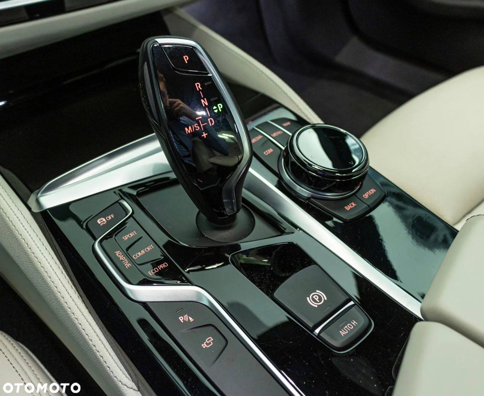 BMW Seria 5 M550i xDrive sport - 11