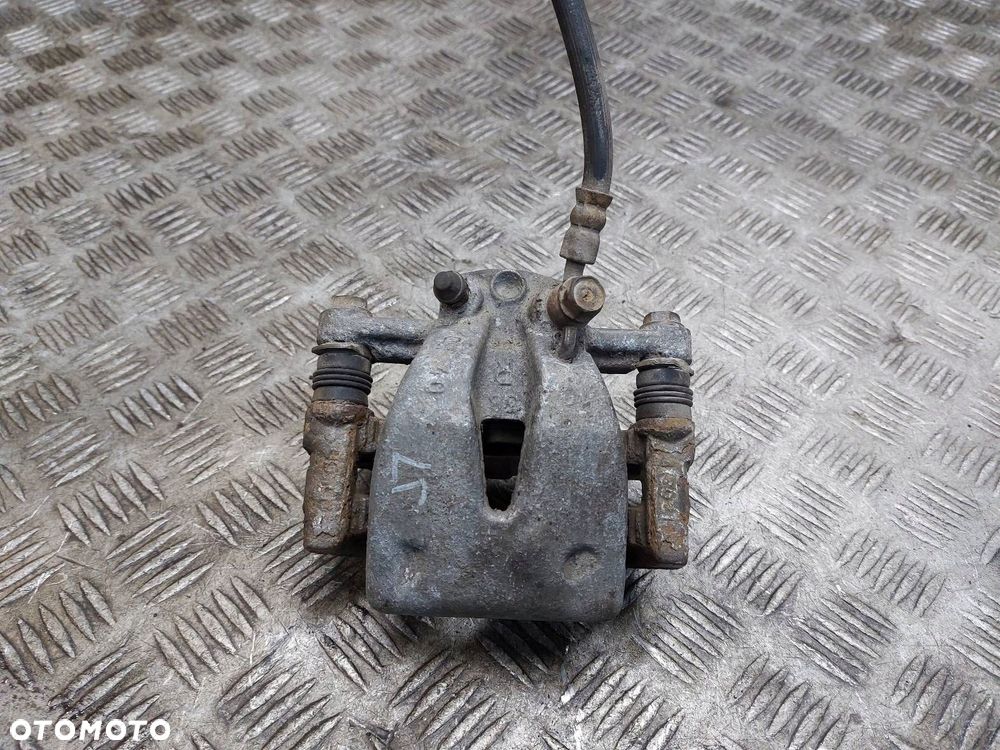 ZACISK HAMULCOWY PRAWY TYŁ TOYOTA AVENSIS T25 - 1