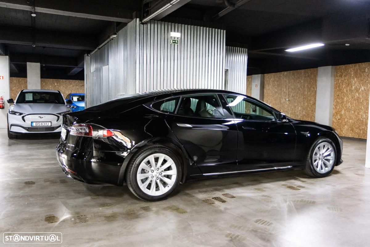 Tesla Model S - 10