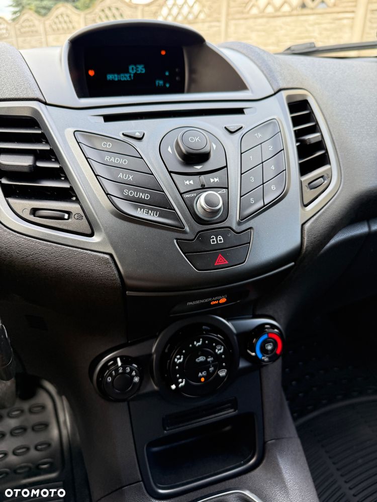 Ford Fiesta - 25
