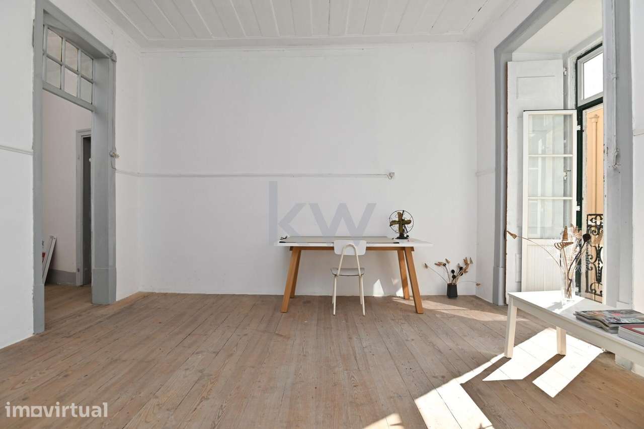 Apartamento T4 para Recuperar na Bica, Misericórdia – Localização Únic - Grande imagem: 4/40