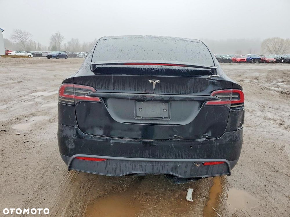 Tesla Model X - 5