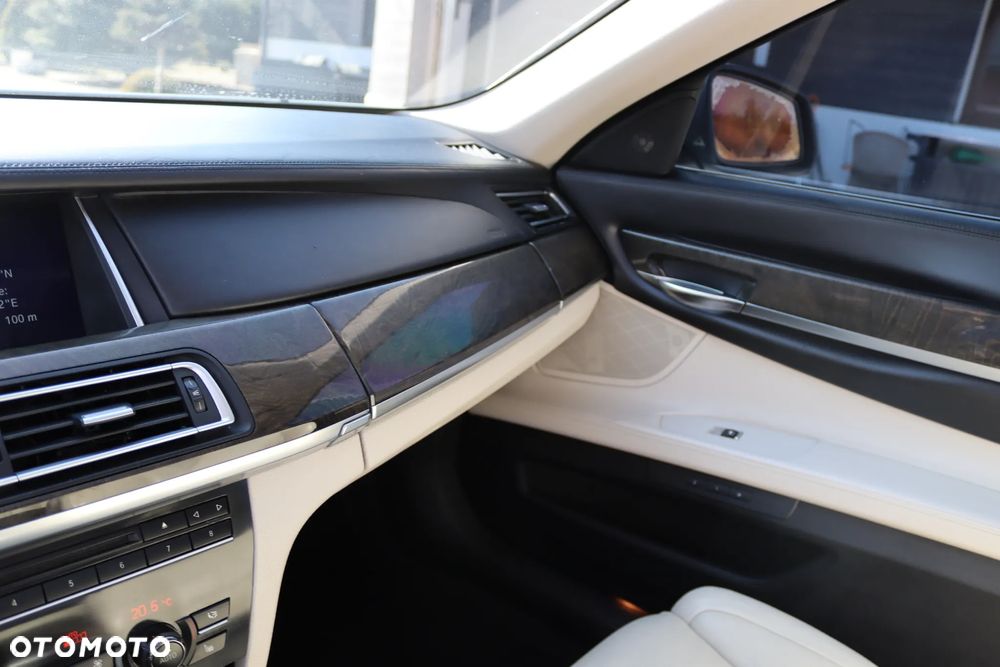 BMW Seria 7 750Li - 17