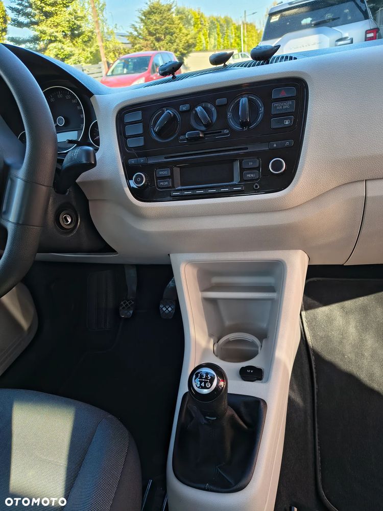 Volkswagen up! move - 17