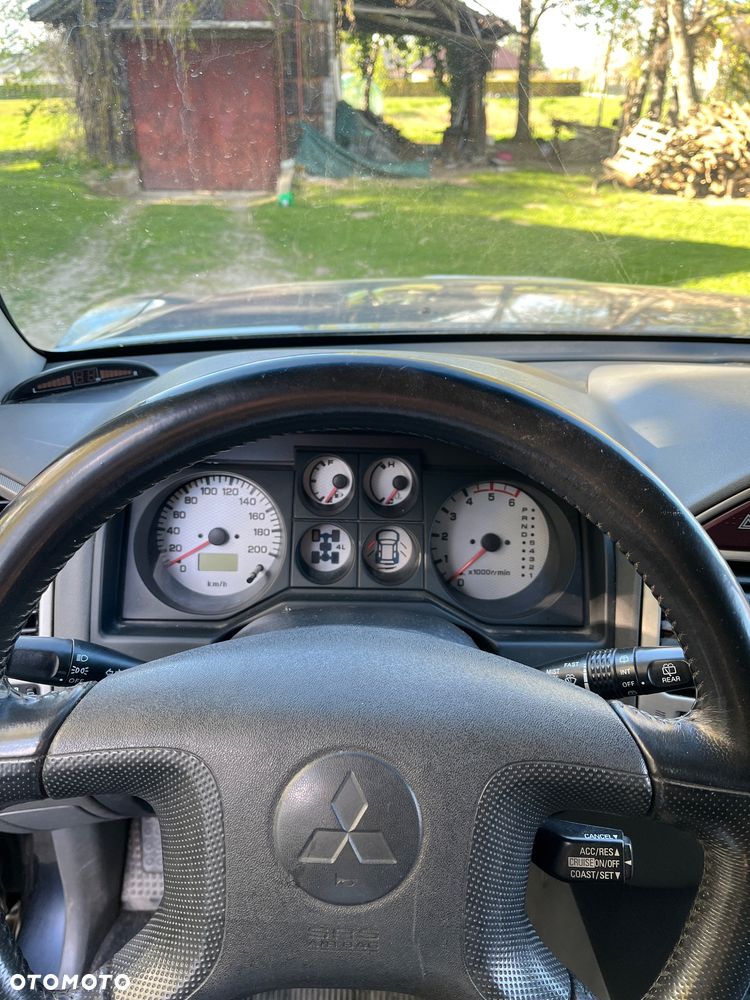 Mitsubishi Pajero - 8