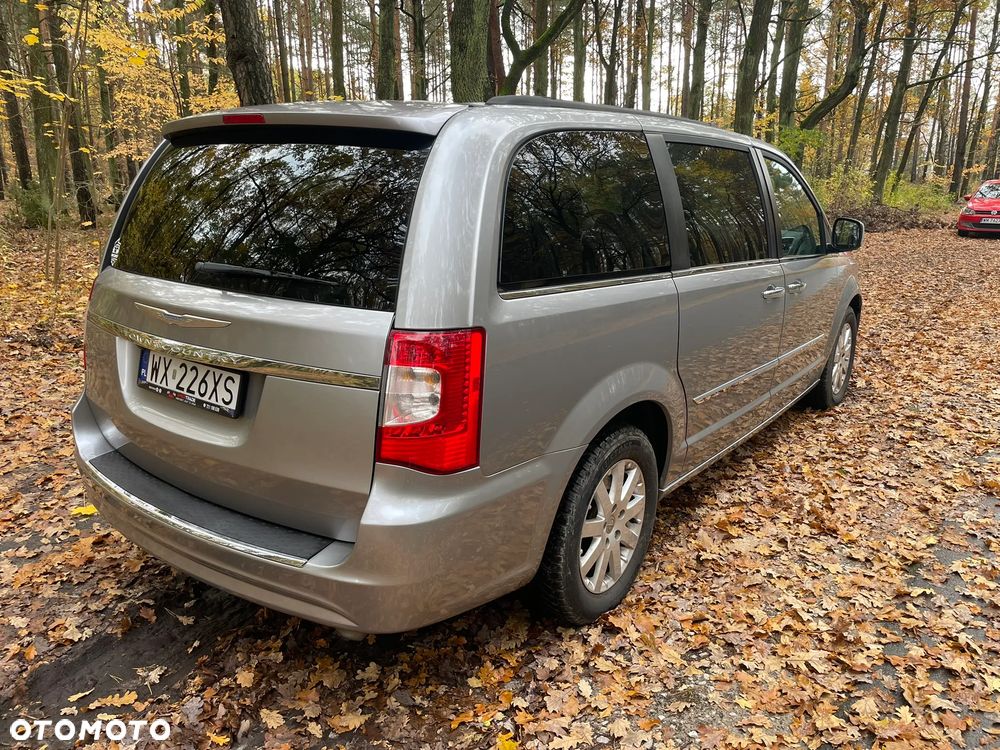 Chrysler Town & Country 3.6 Limited - 10