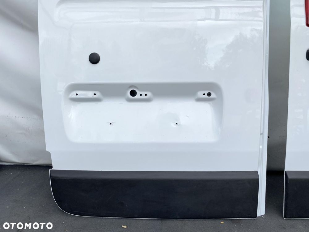 MASTER 3 4 MOVANO NV400 19- DRZWI TYLNE TYŁ BIAŁE PRZESZKLONE KOMPLET  22r. - 2