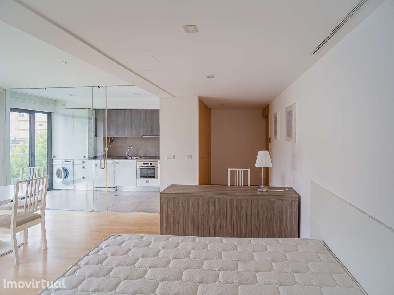 Apartamento T0 com varanda, mobilado, com estacionamento em Aveiro - Grande imagem: 4/14