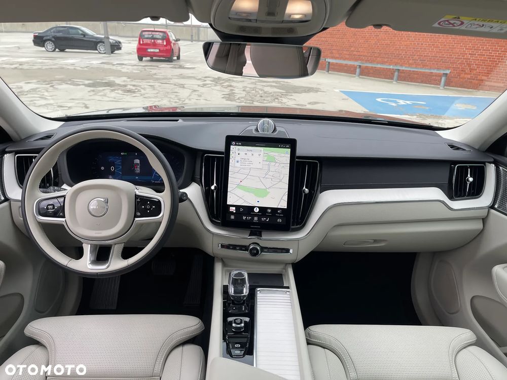 Volvo XC 60 B5 B AWD Ultra Dark - 17
