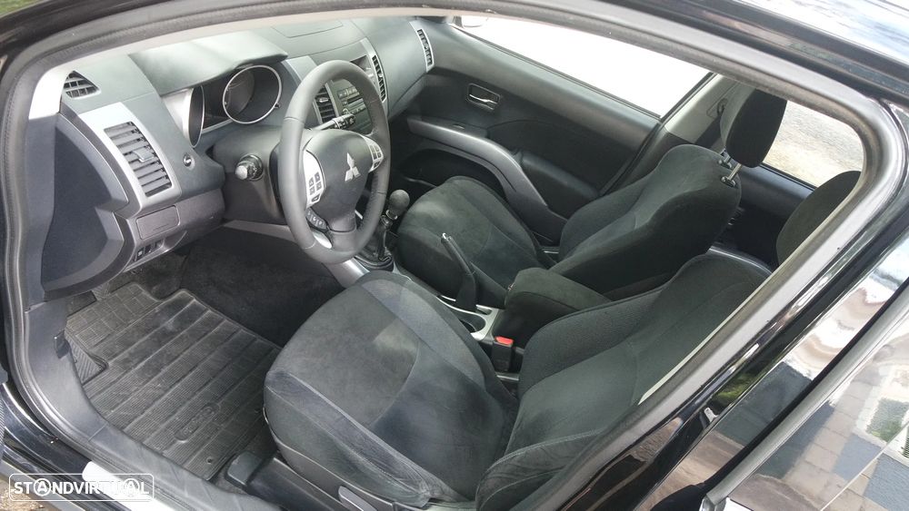 Mitsubishi Outlander 2.0 DI-D Intense 4WD - 16