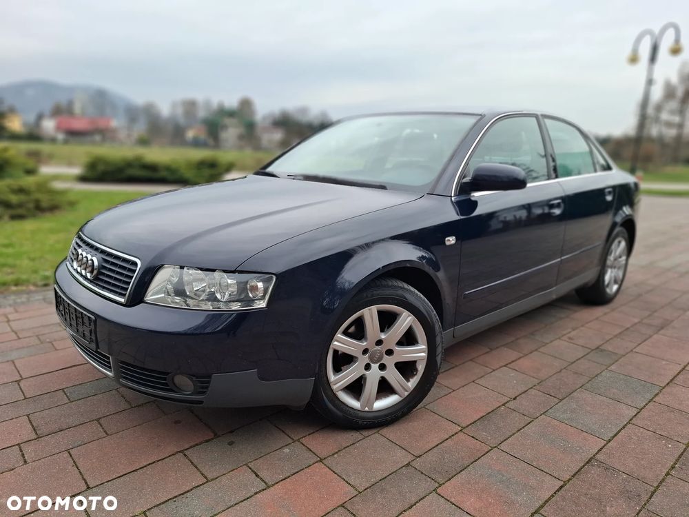 Audi A4 Limousine - 1