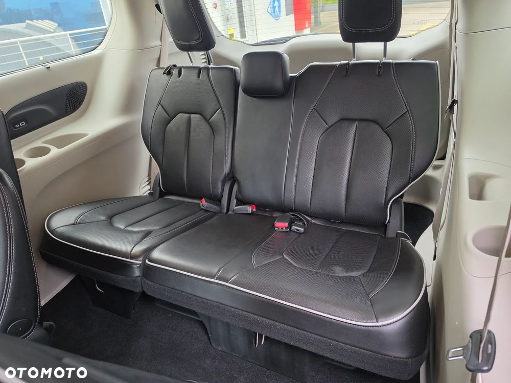 Chrysler Pacifica - 17
