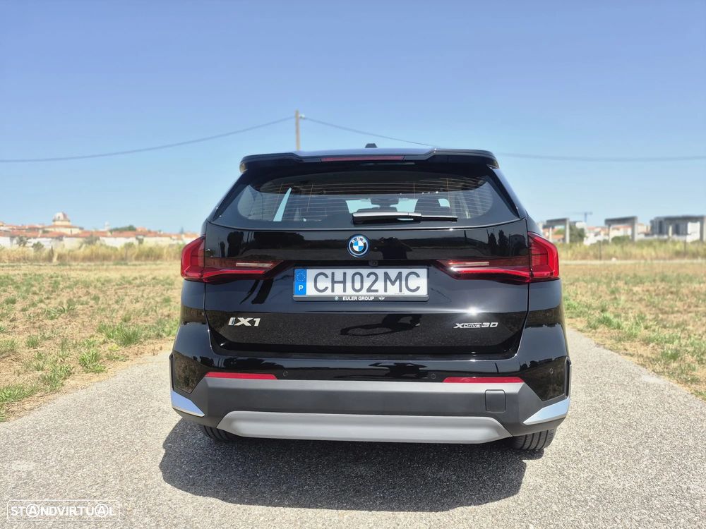 BMW iX1 xDrive30 - 10