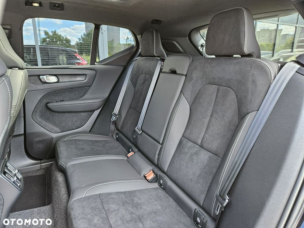 Volvo XC 40 B3 B DKG Ultra Black Edition - 8