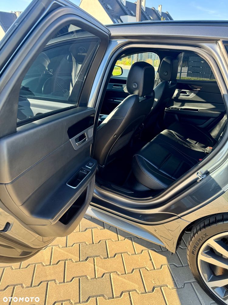 Jaguar XF 20d R-Sport - 27