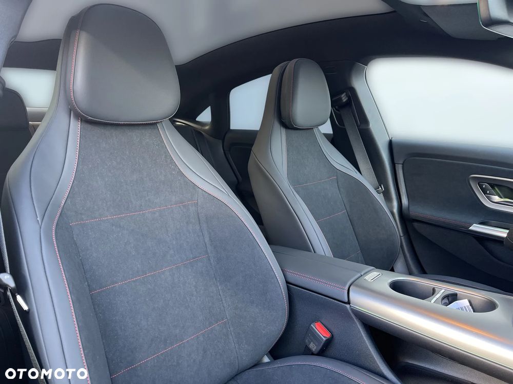 Mercedes-Benz CLA - 12