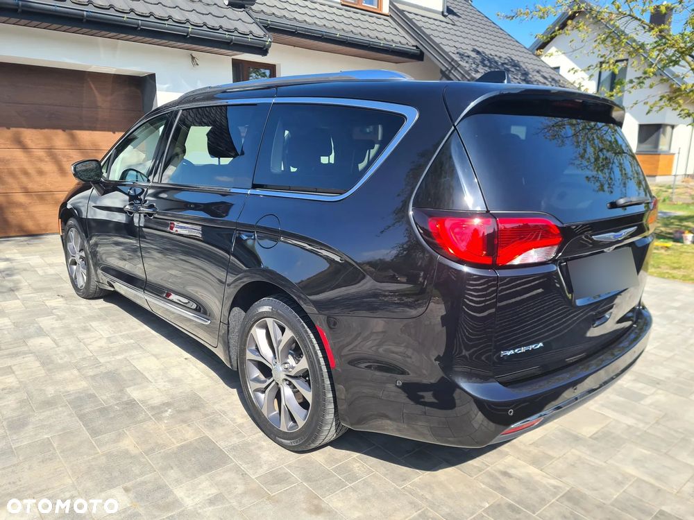 Chrysler Pacifica - 4