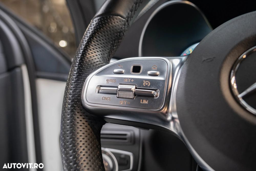 Mercedes-Benz GLC Coupe 300 4MATIC MHEV - 16