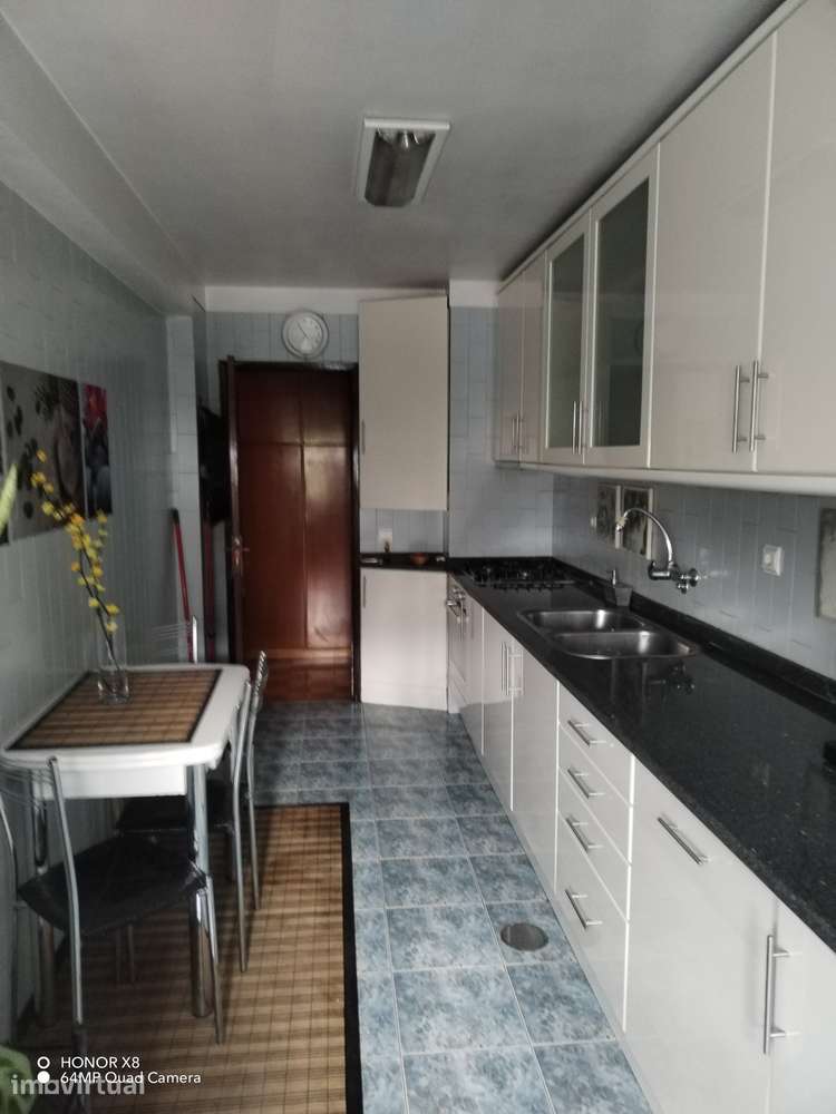 T1+1 em Matosinhos | Cozinha remodelada | Boa exposição solar - Grande imagem: 5/12