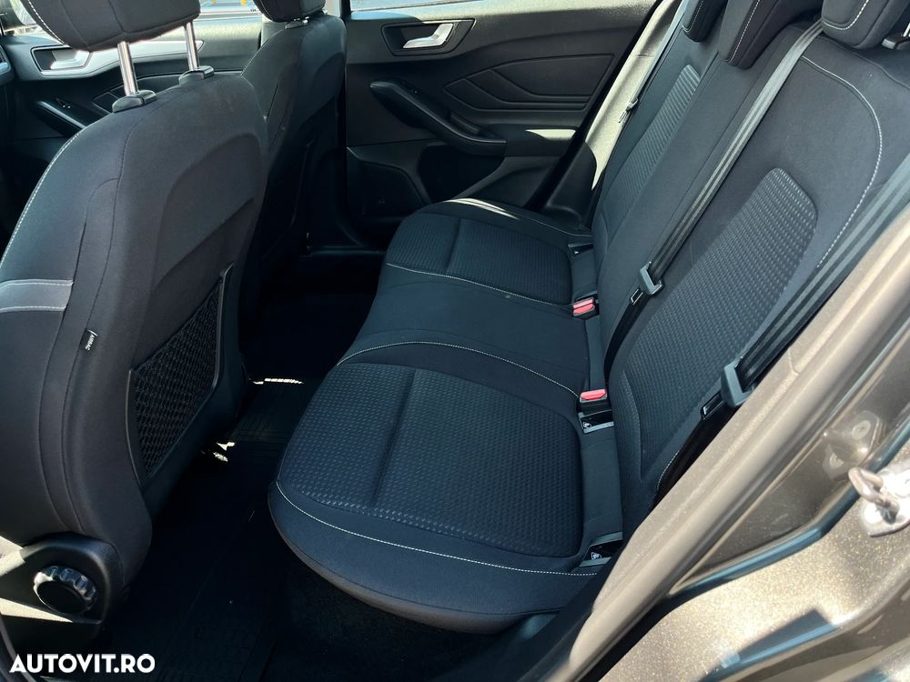 Ford Focus - 11