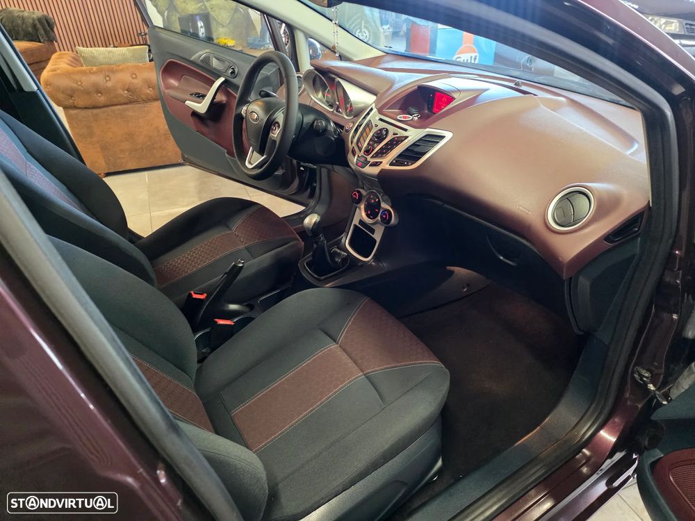 Ford Fiesta 1.6 TDCI Titanium - 32