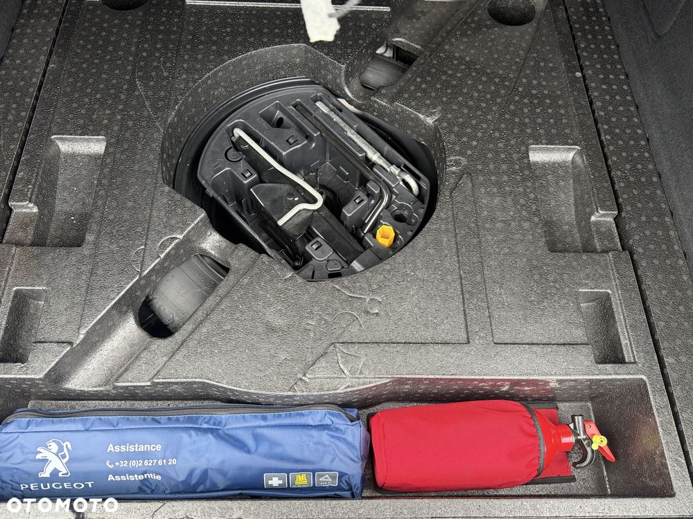 Peugeot 308 - 8