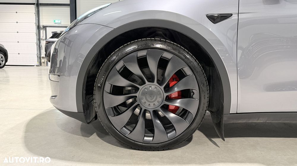 Tesla Model Y Performance Dual Motor AWD - 18