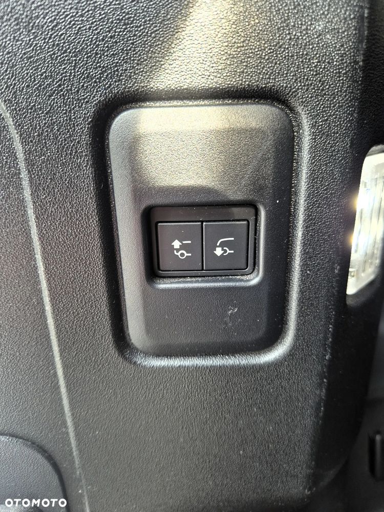 Land Rover Defender 3.0 P400 mHEV X - 18