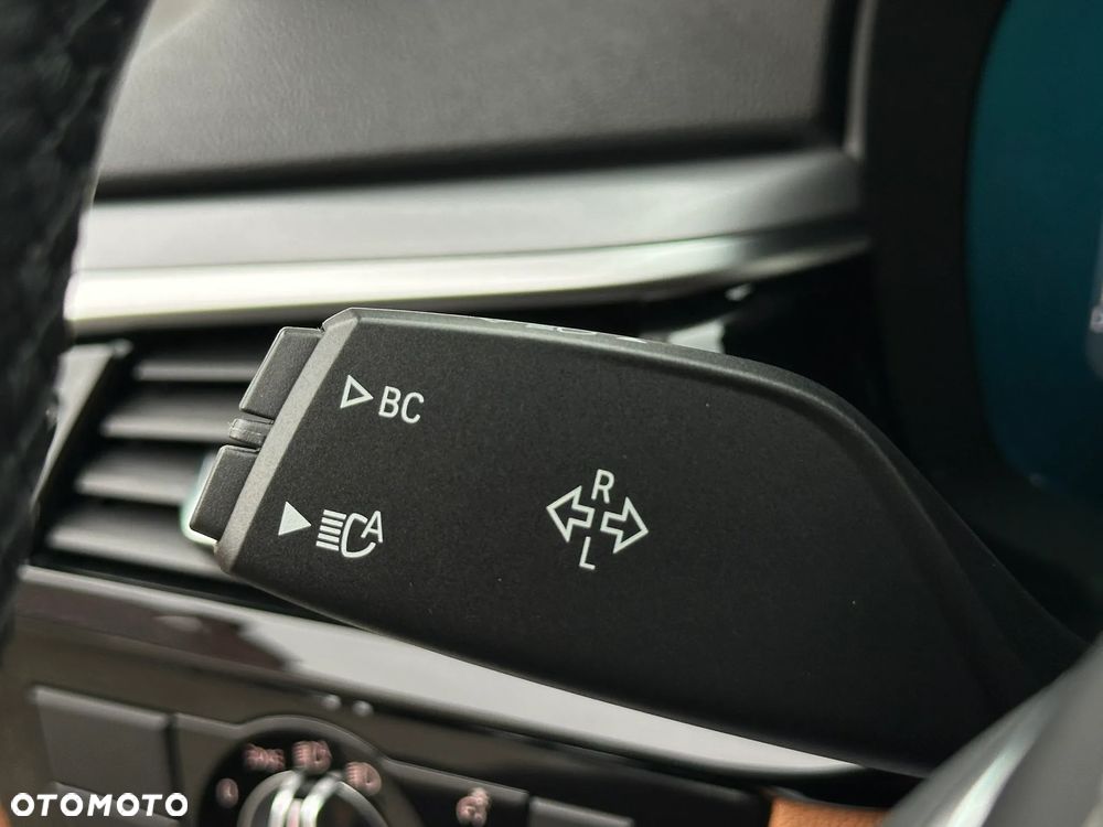 BMW Seria 5 520d xDrive - 28