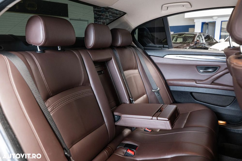 BMW Seria 5 525d xDrive Aut. Luxury Line - 7