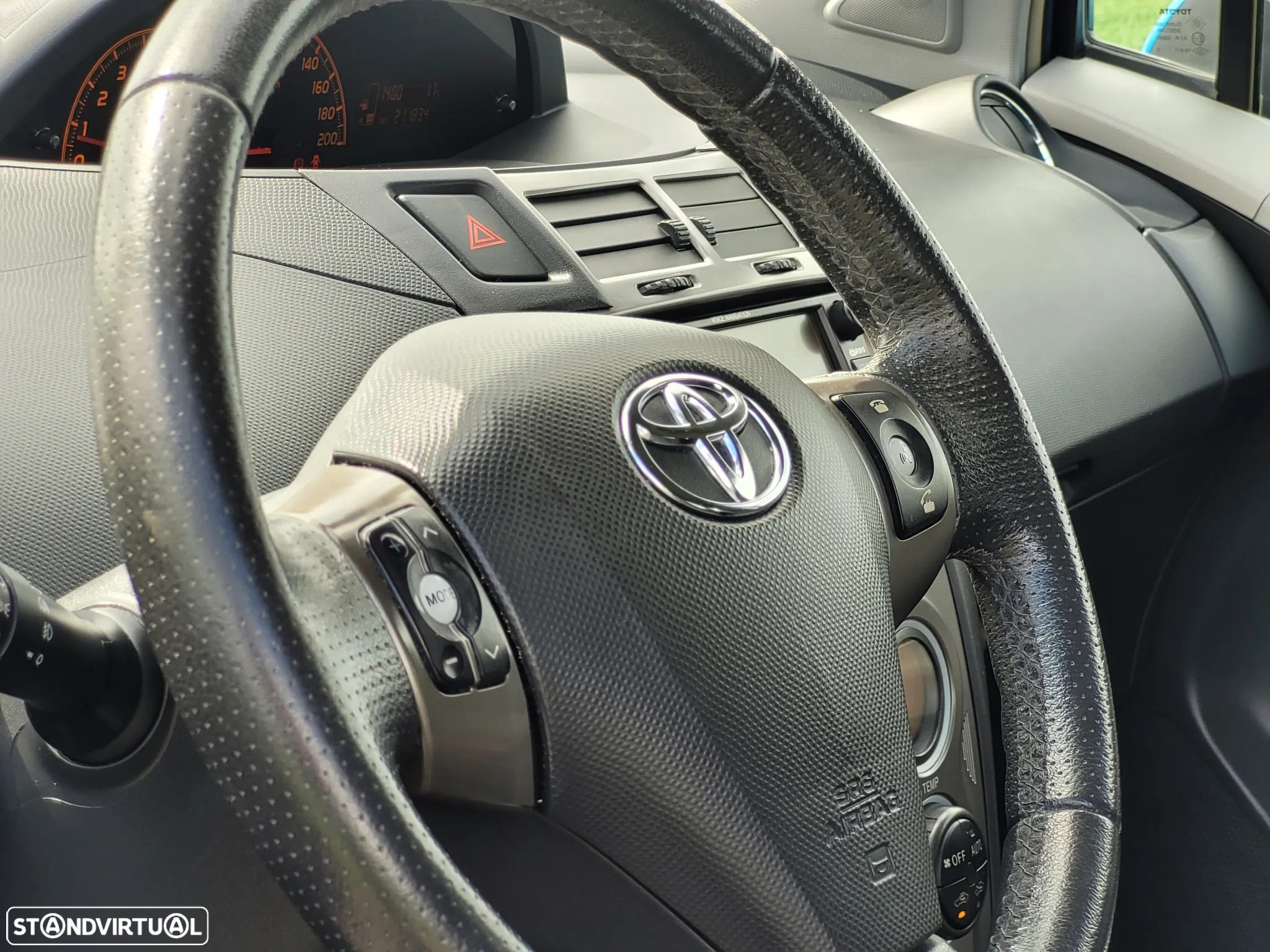 Toyota Yaris 1.4 D-4D Comfort+Navi - 23
