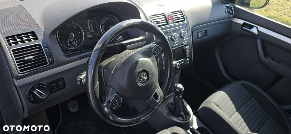 Volkswagen Touran - 21