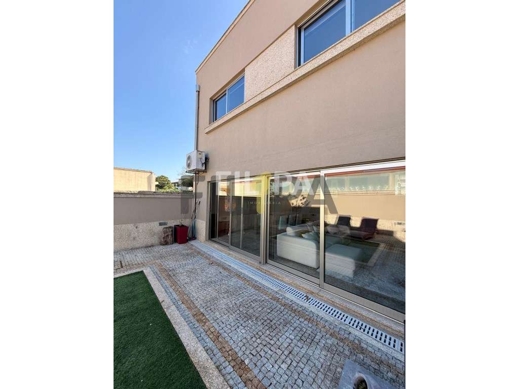 Moradia T5 na Maia com Jardim, Conforto e Excelentes Equipamentos 5... - Grande imagem: 4/34