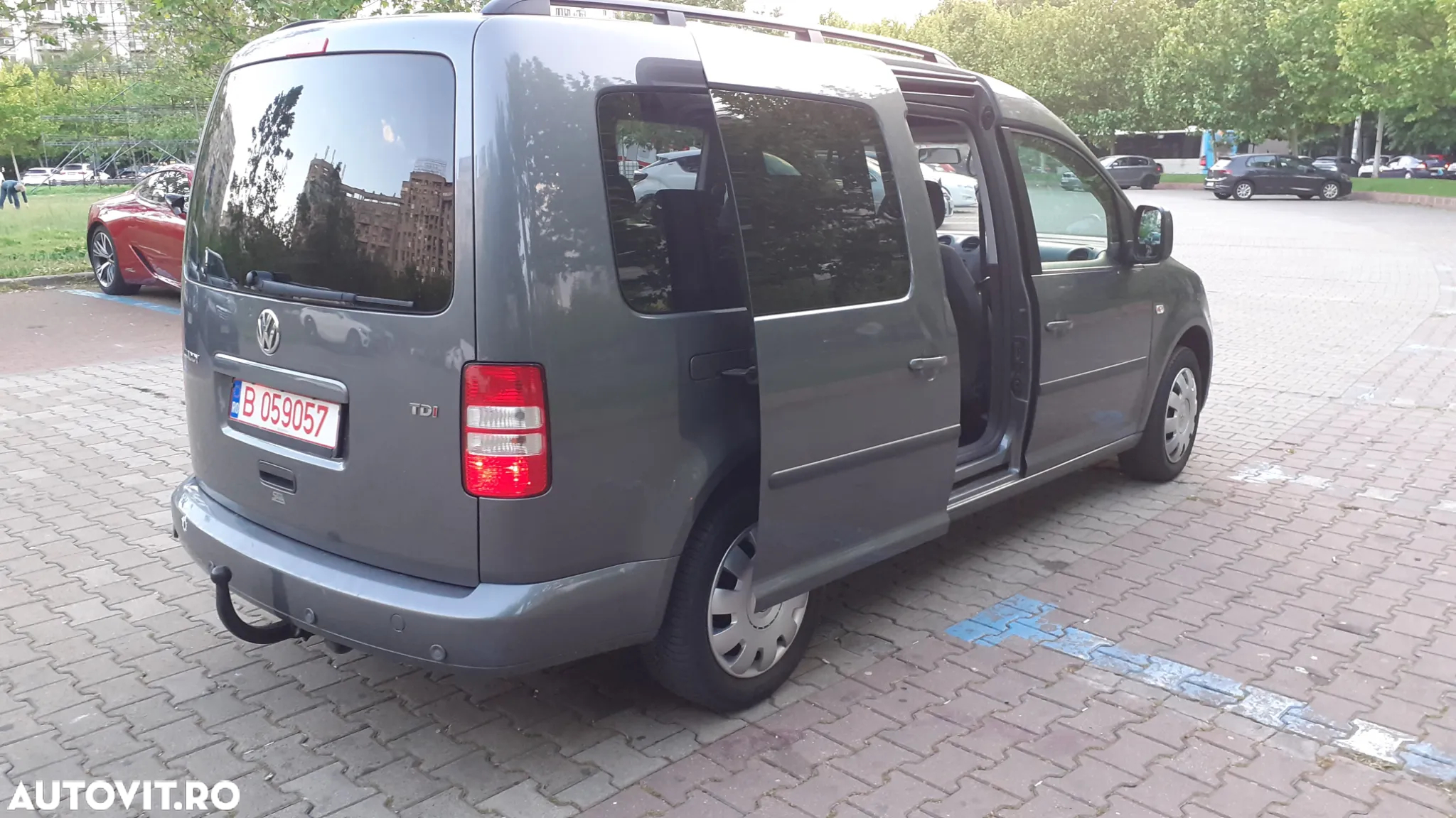 Volkswagen Caddy Maxi 1.6 TDI BlueMotion Comfortline - 12