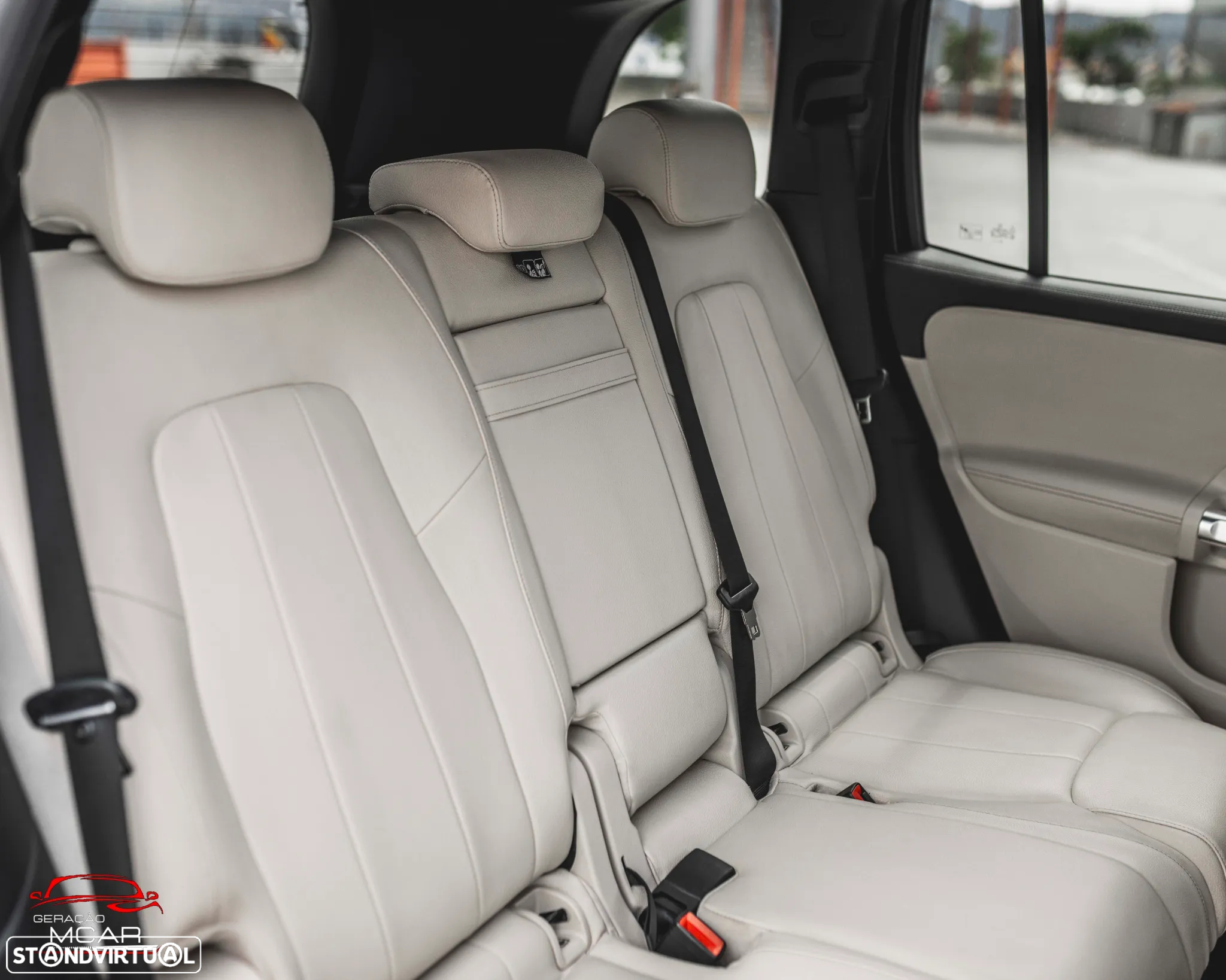 Mercedes-Benz GLB 180 - 12