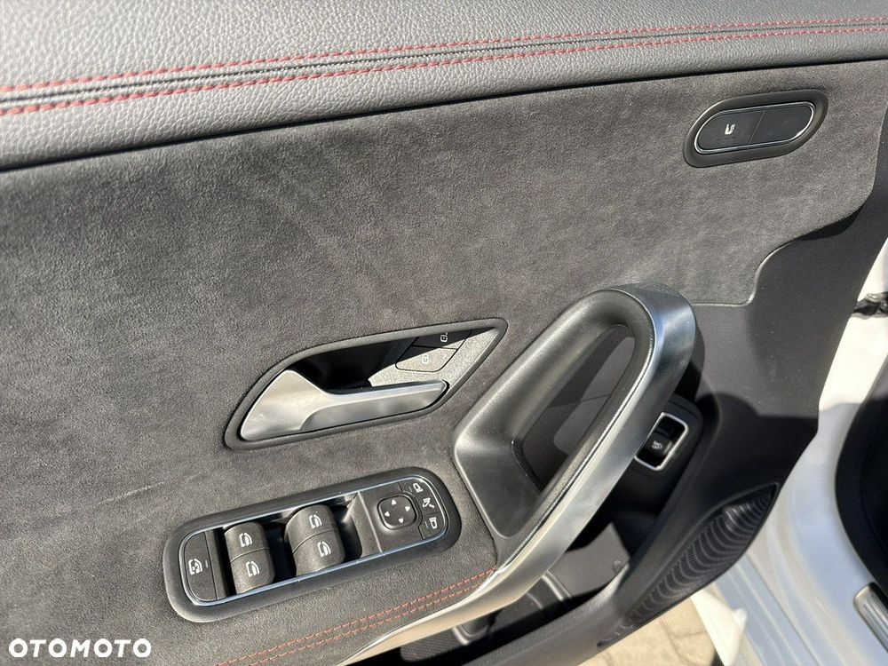 Mercedes-Benz CLA 200 mHEV AMG Line 7G-DCT - 12