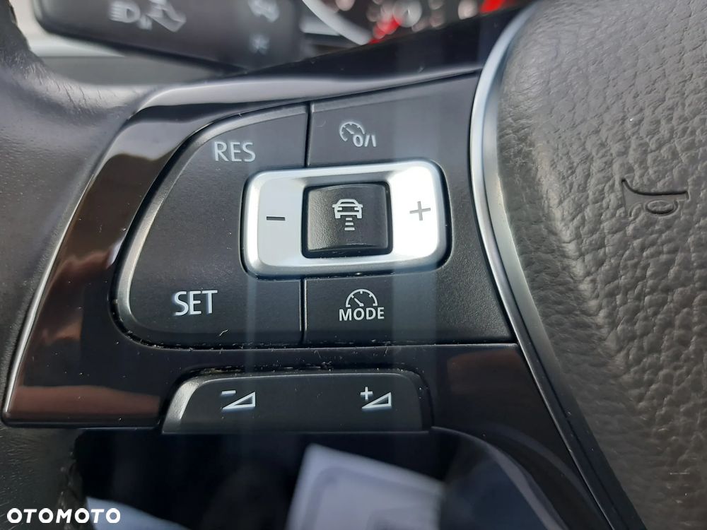 Volkswagen Passat 1.6 TDI SCR DSG Business - 17