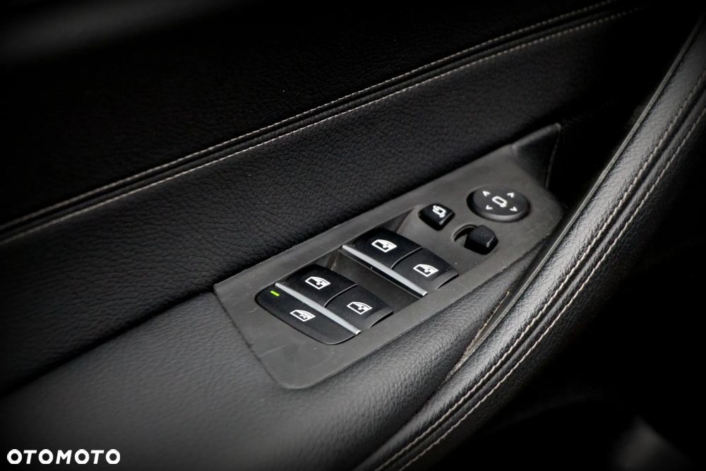 BMW Seria 5 530e xDrive M Sport sport - 23