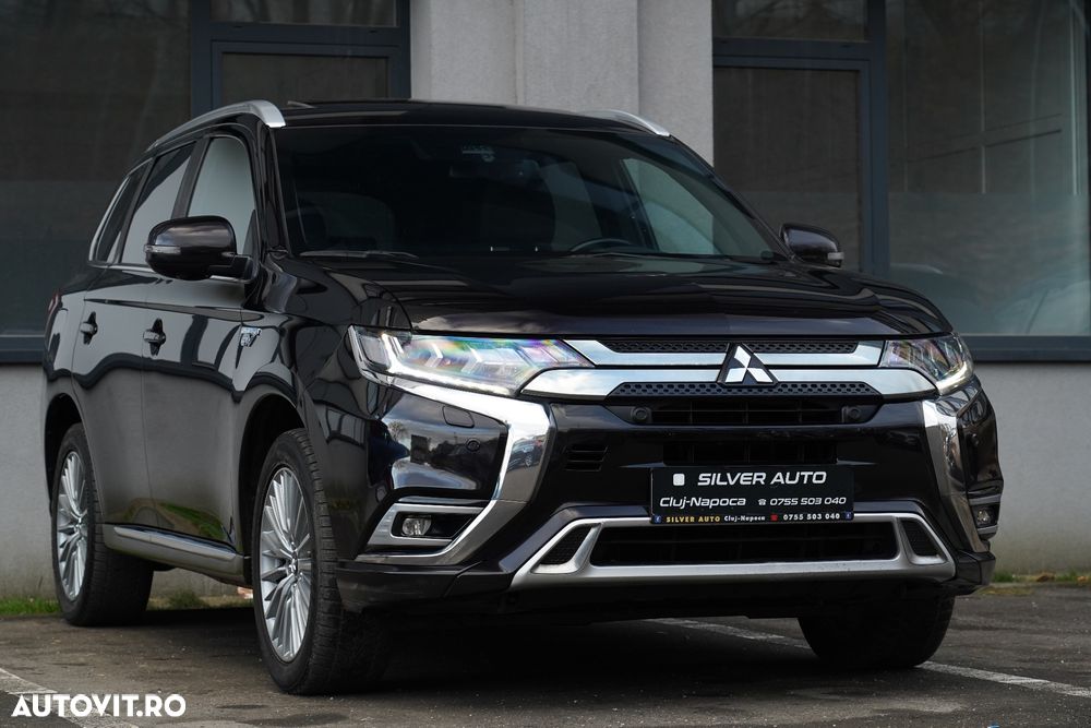 Mitsubishi Outlander ver-2-4-4wd-plug--in-hybrid-top - 14