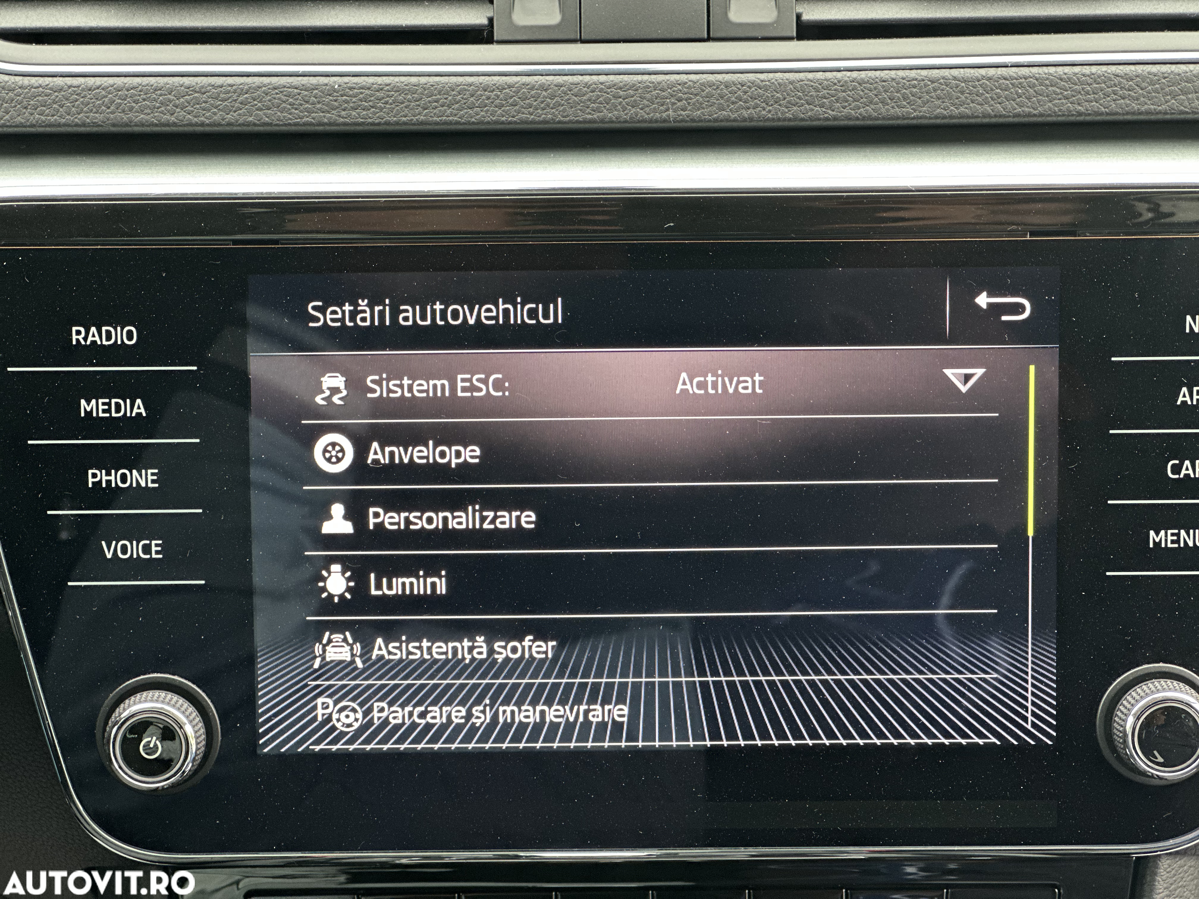 Skoda Superb Combi 2.0 TDI DSG Ambition - 16