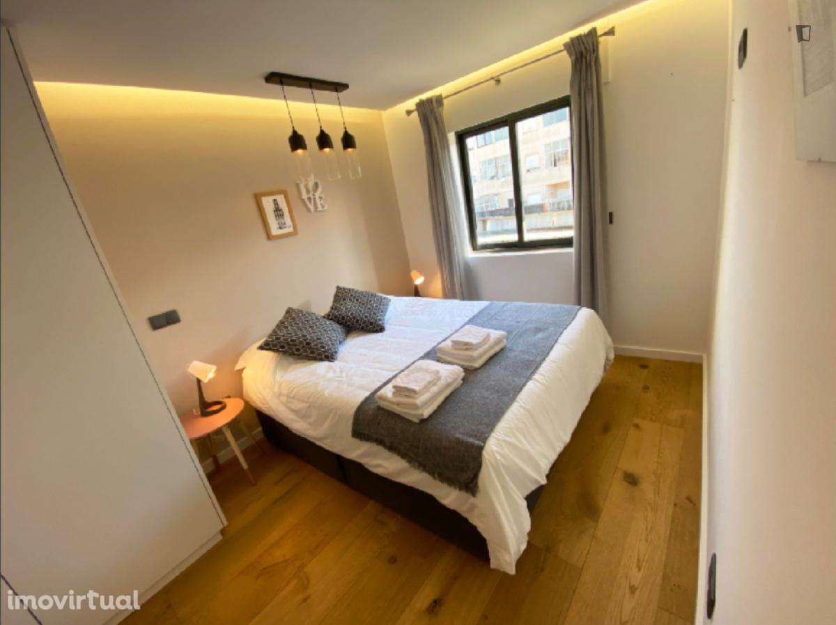 Apartamento com 3 quartos - localizado em Santa Marinha Porto - Grande imagem: 2/11