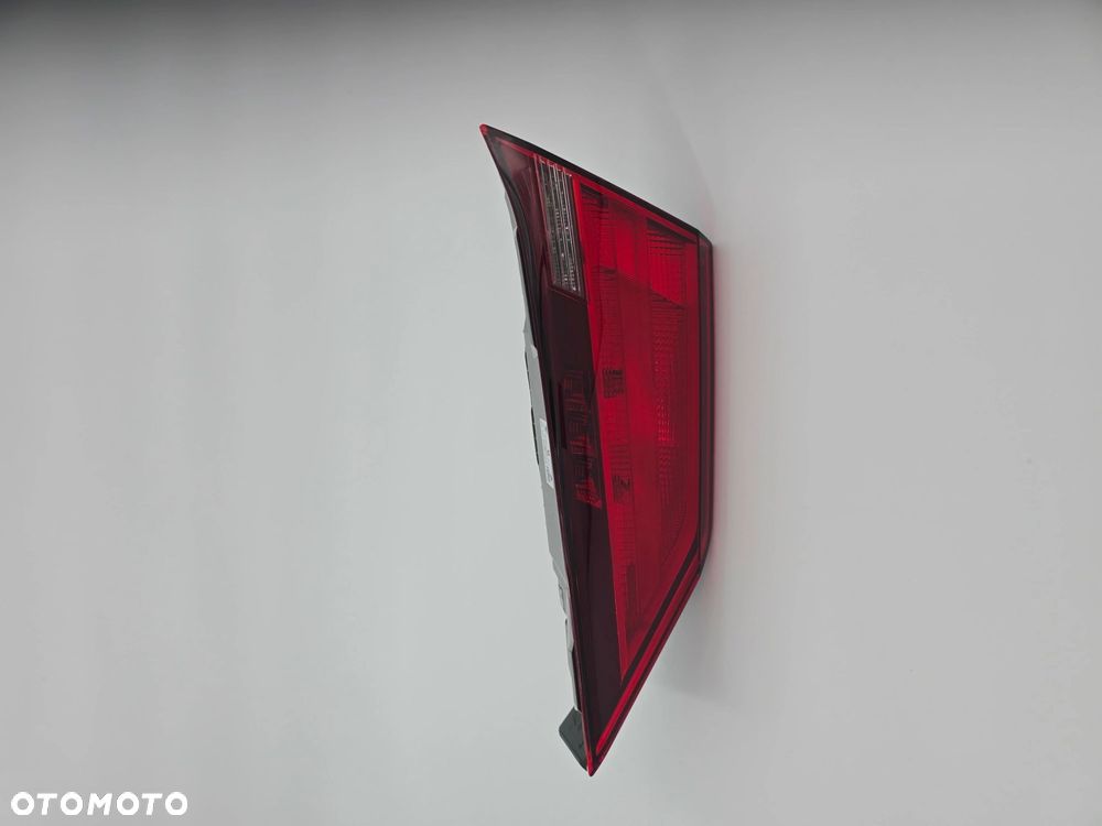 ORYGINALNA NOWA LAMPA PRAWA TYLNA BAGAŻNIKA BMW F40 7467902 - 2